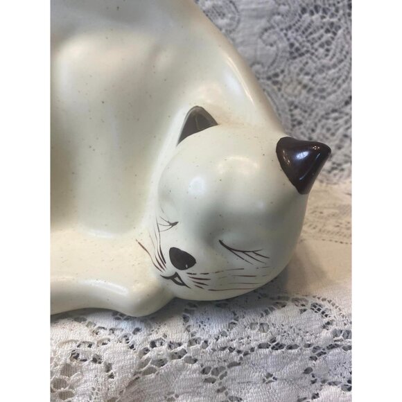 Vintage Flambo Country Collection Ceramic Sleeping Cat Figurine - Ivory With Bro - Picture 2 of 8
